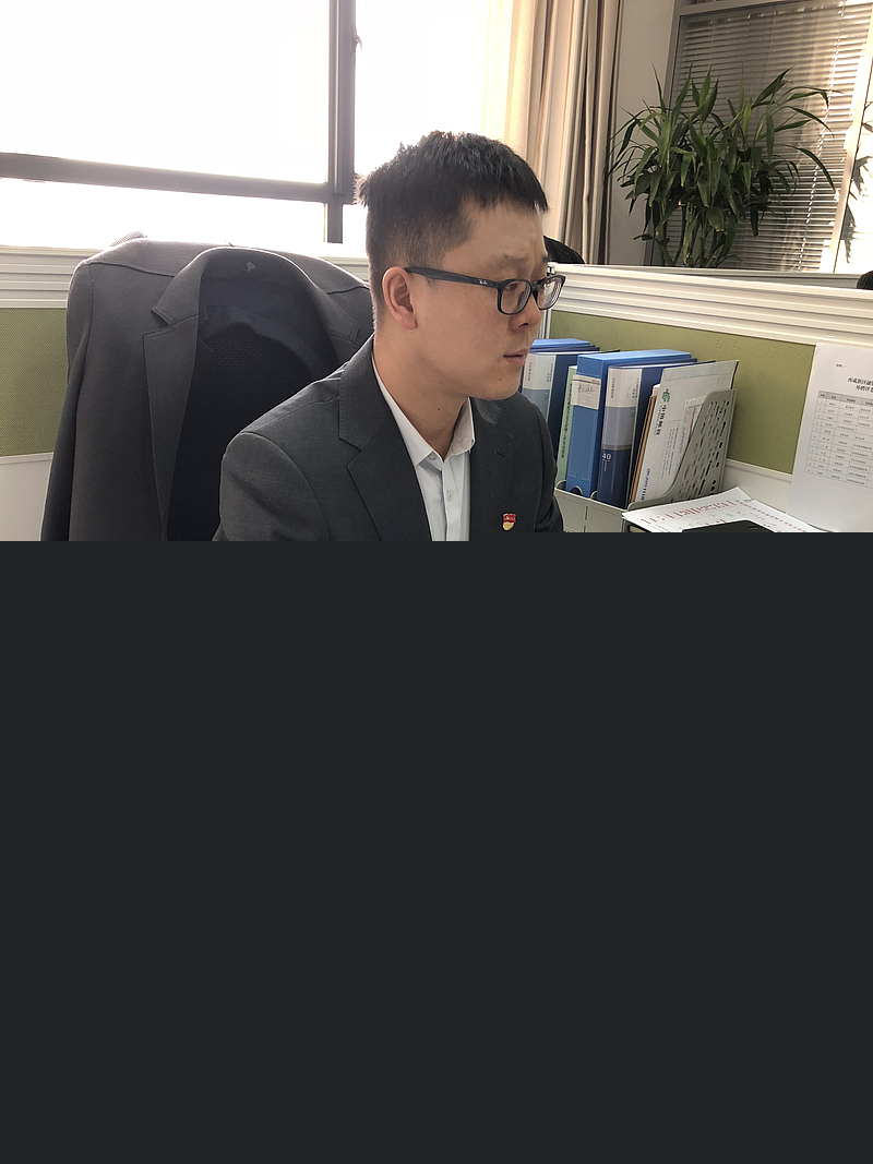 西咸擔保黨支部開展“黨員亮明身份”活動
